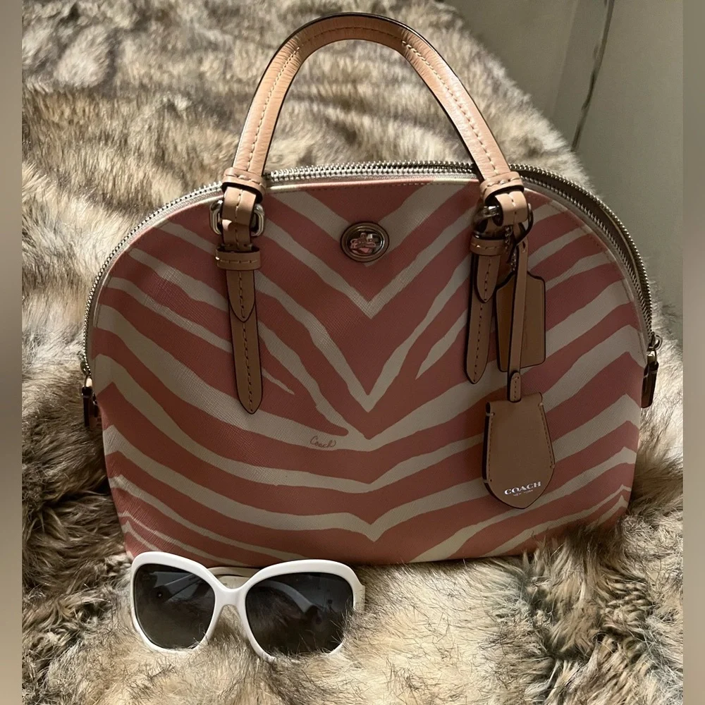 Pink and white rare Coach bag - Picture 5 of 5